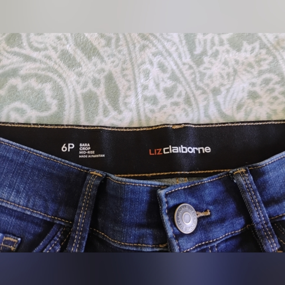Liz Claiborne Women's Dark Blue Cropped Capris Jeans - Picture 5 of 5